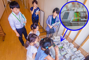 模型で確認。子どもたちもカメラでパシャリ。