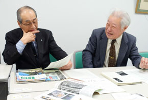 思い出話が尽きない中島源和さんと出雲路敬直さん