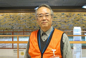 案内ボランティアの古山さん