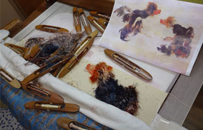 質感まで持たせる工夫がなされた作品。「織物の進化」がここにあります。