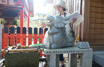 笑い龍の手水舎