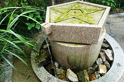 取出口が恵方を向く晴明水