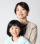 岡元麻有<br />
京都市上京区在住。町家ギャラリーbe京都館長。