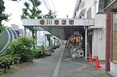 堀川商店街にあります