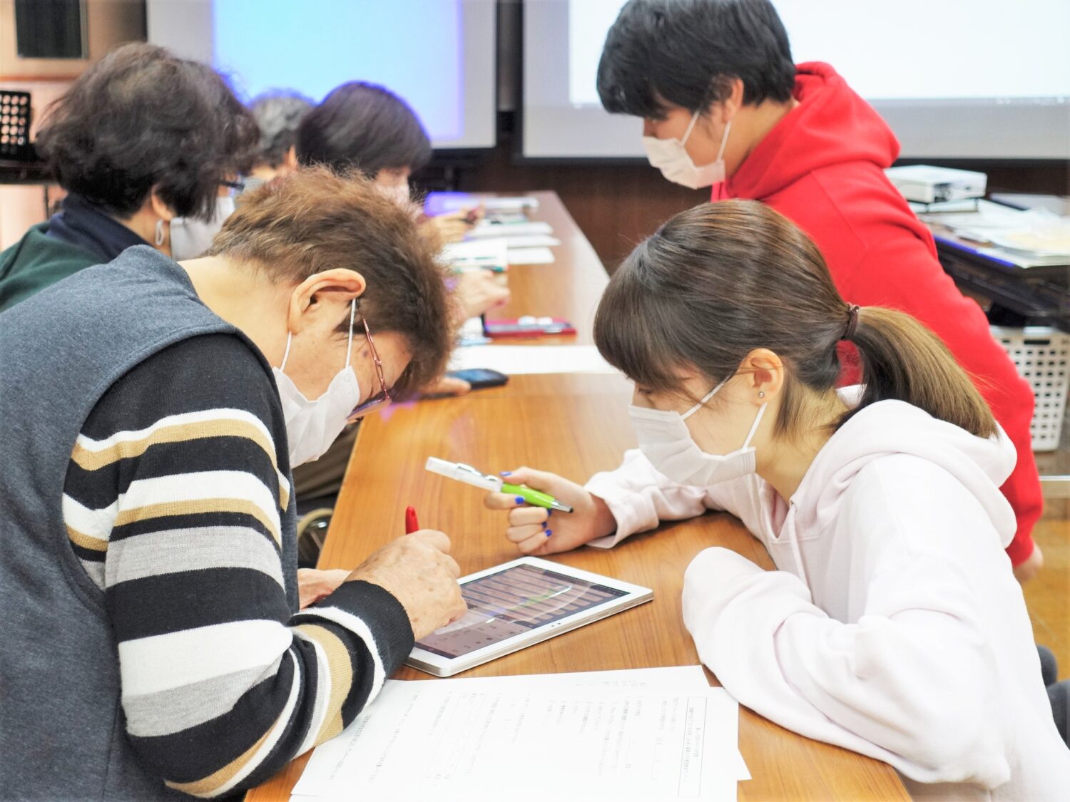 便利な世の中の不便解消をお手伝い～新しい生活スタイルを促進！地域をつなぐ「スマホ活用」ふれあい事業～