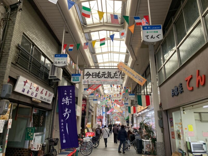垂れ幕通り、元気な商店街