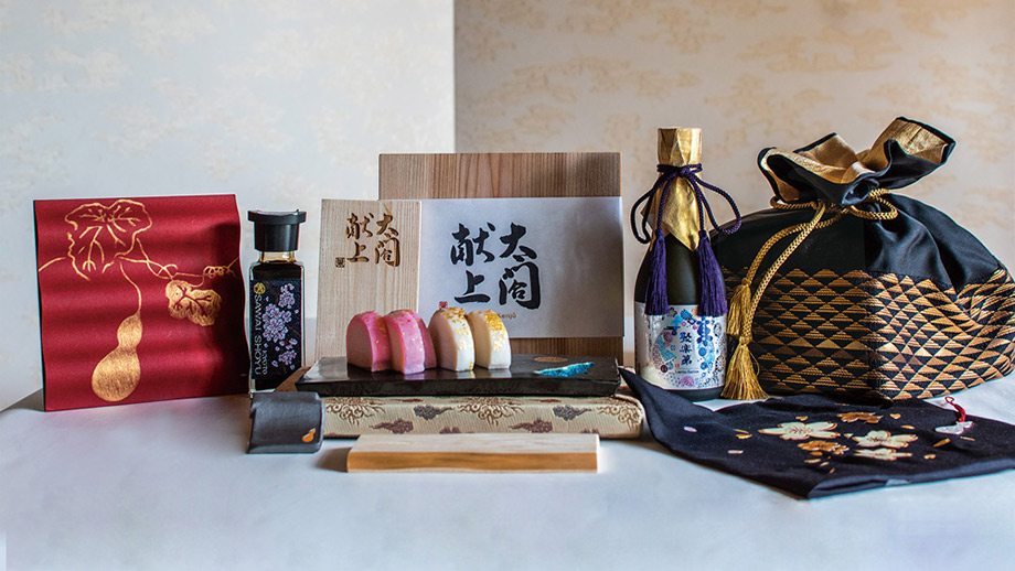奉納された献上品（京かまぼこ大栄ホームページより）