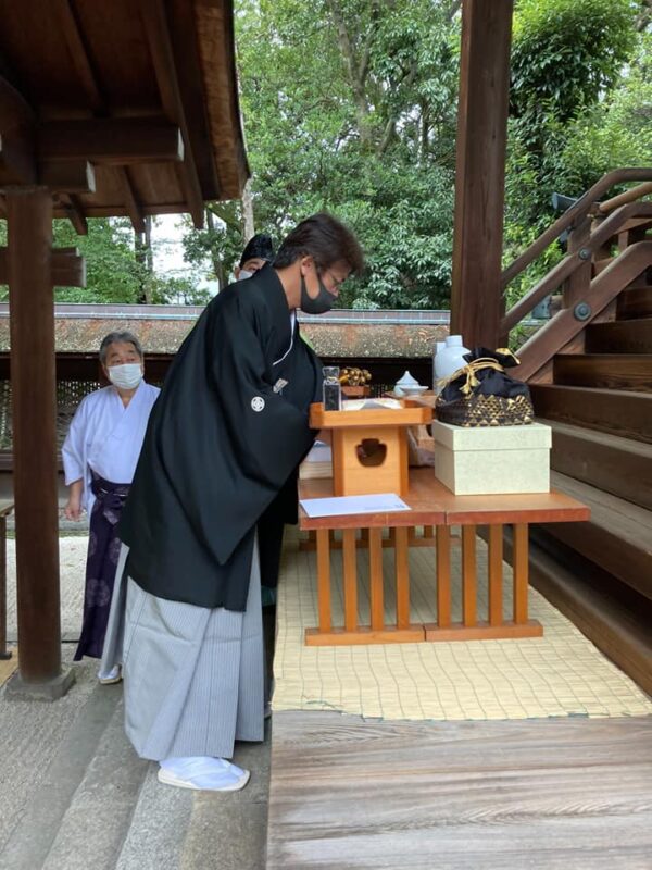 「太閤献上プロジェクト」献上奉納の様子（豊国神社）