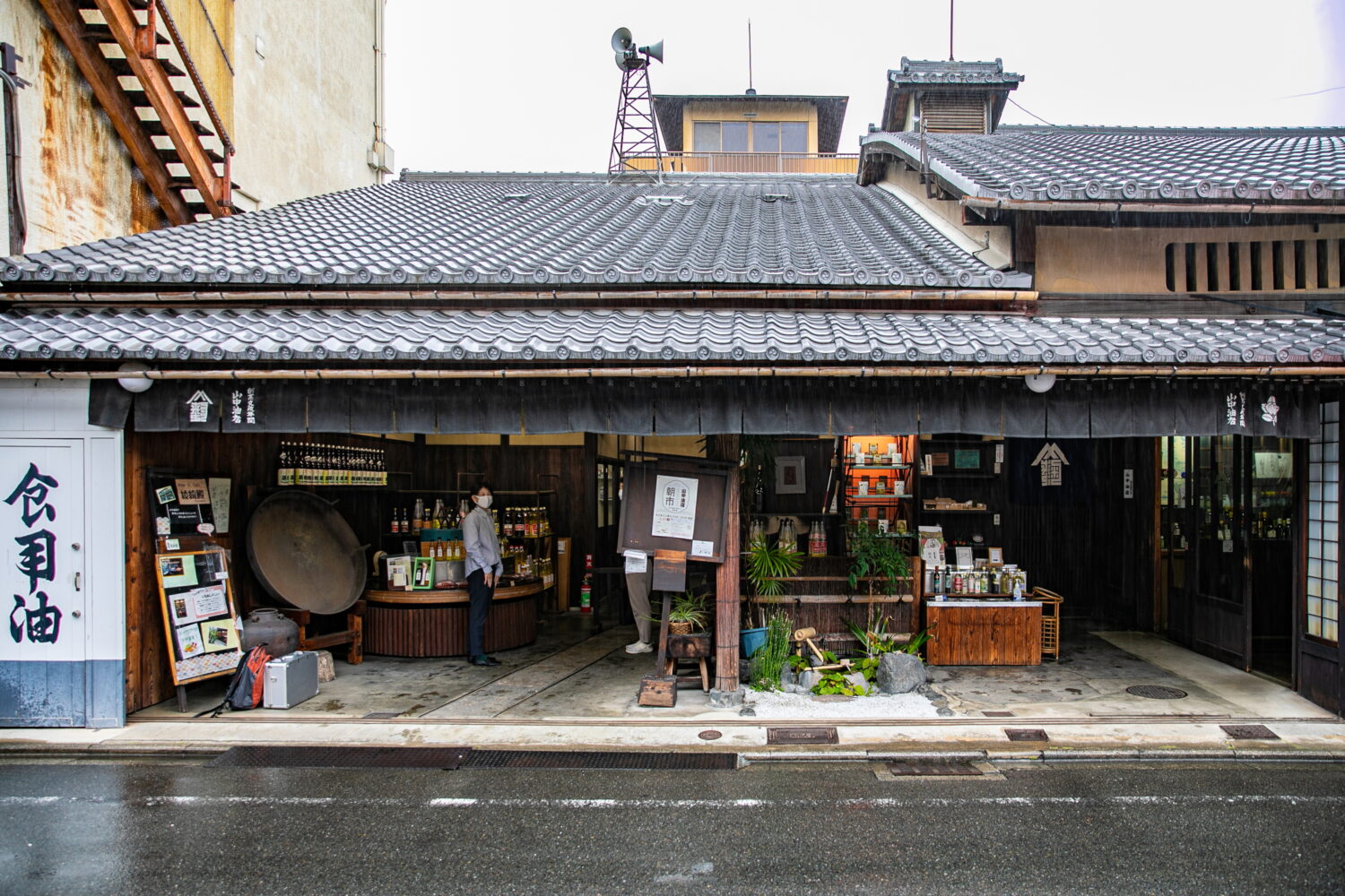 私たちの食・住に寄り添う200年の歴史を持つ油商