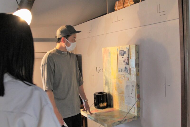 作品制作の現場から生まれる廃材から生まれた机(副産物産展)