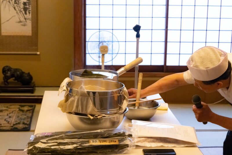 昆布の様子を見ながら、火加減を調整します。