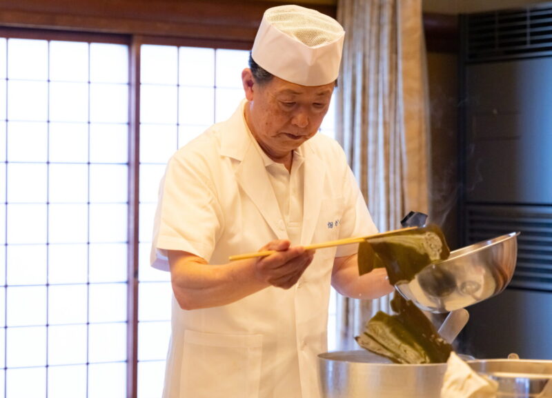 昆布を取り出します。