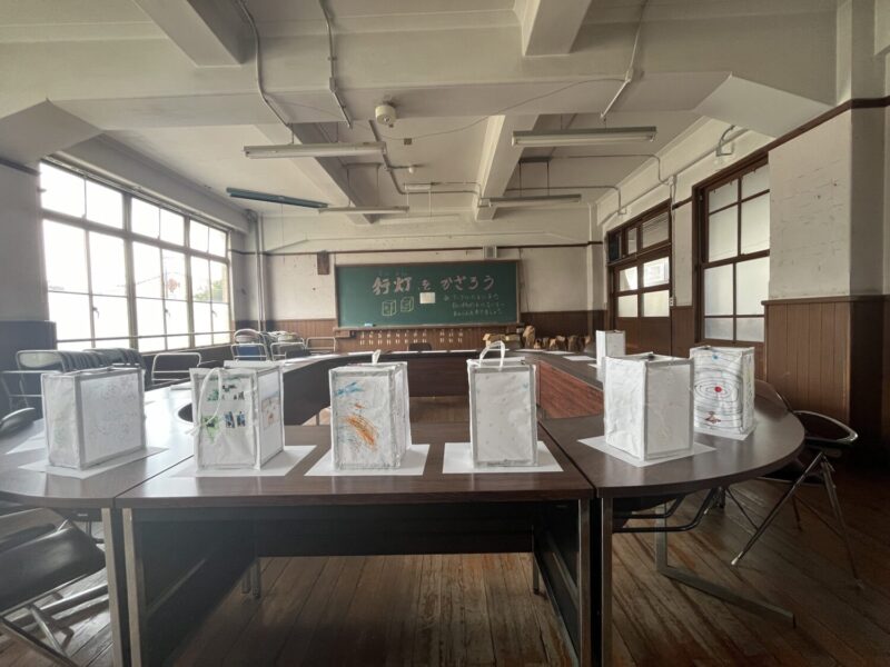 完成した行灯の展示