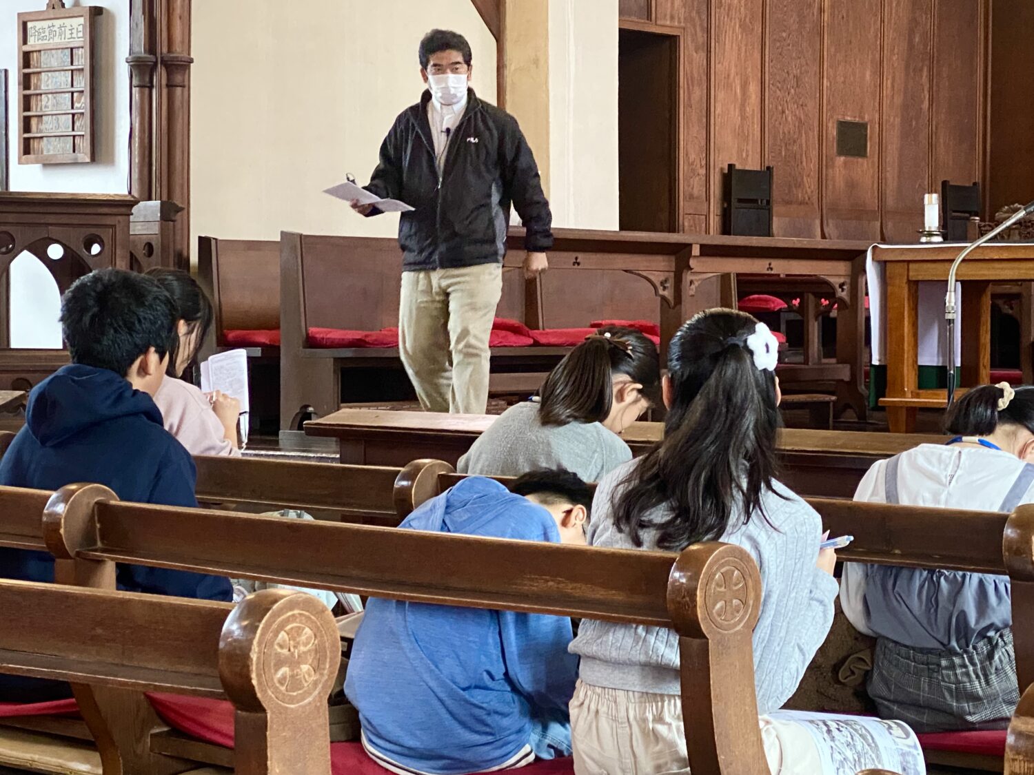聖アグネス教会の小林宏治司祭