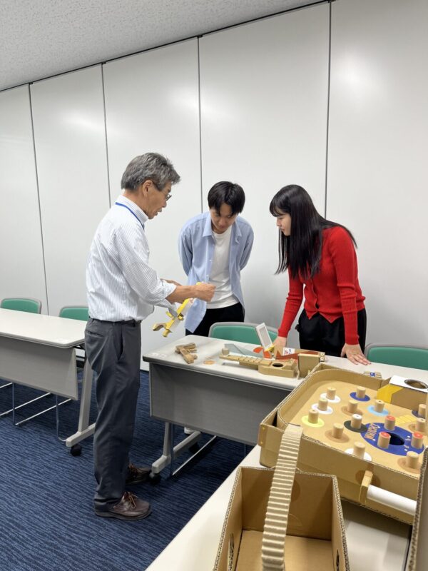 作品に触れながら、お話を伺いました