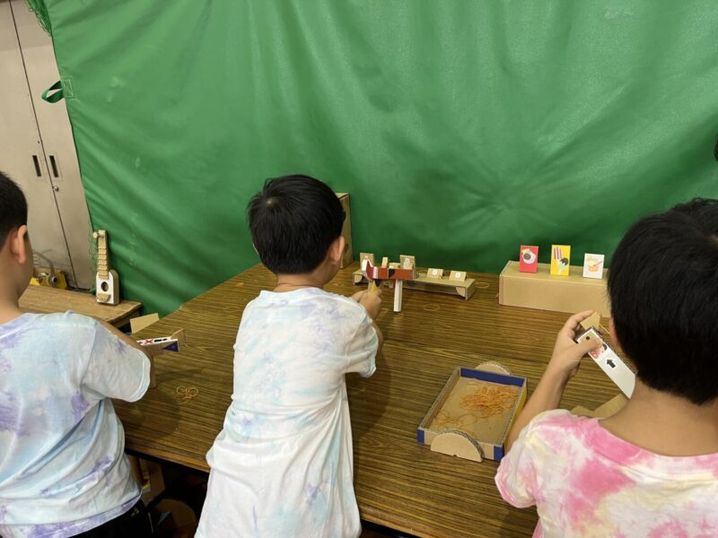 子どもたちが夢中になって遊んでいました