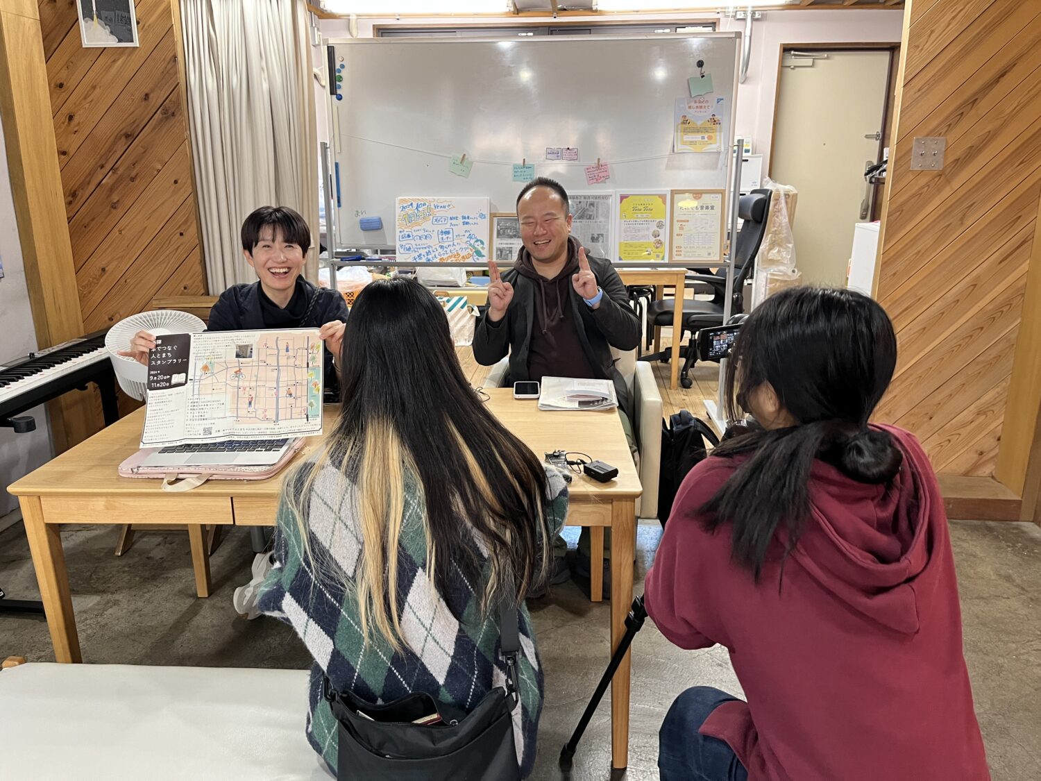 國定さん（左）と新山さん（右）。
大学の授業でインタビューを学ぶ大谷大学の学生さんと日にちを合わせてお話を伺いました。
