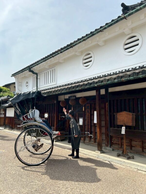 風情ある街並みが残る今井町に人力車が映えます