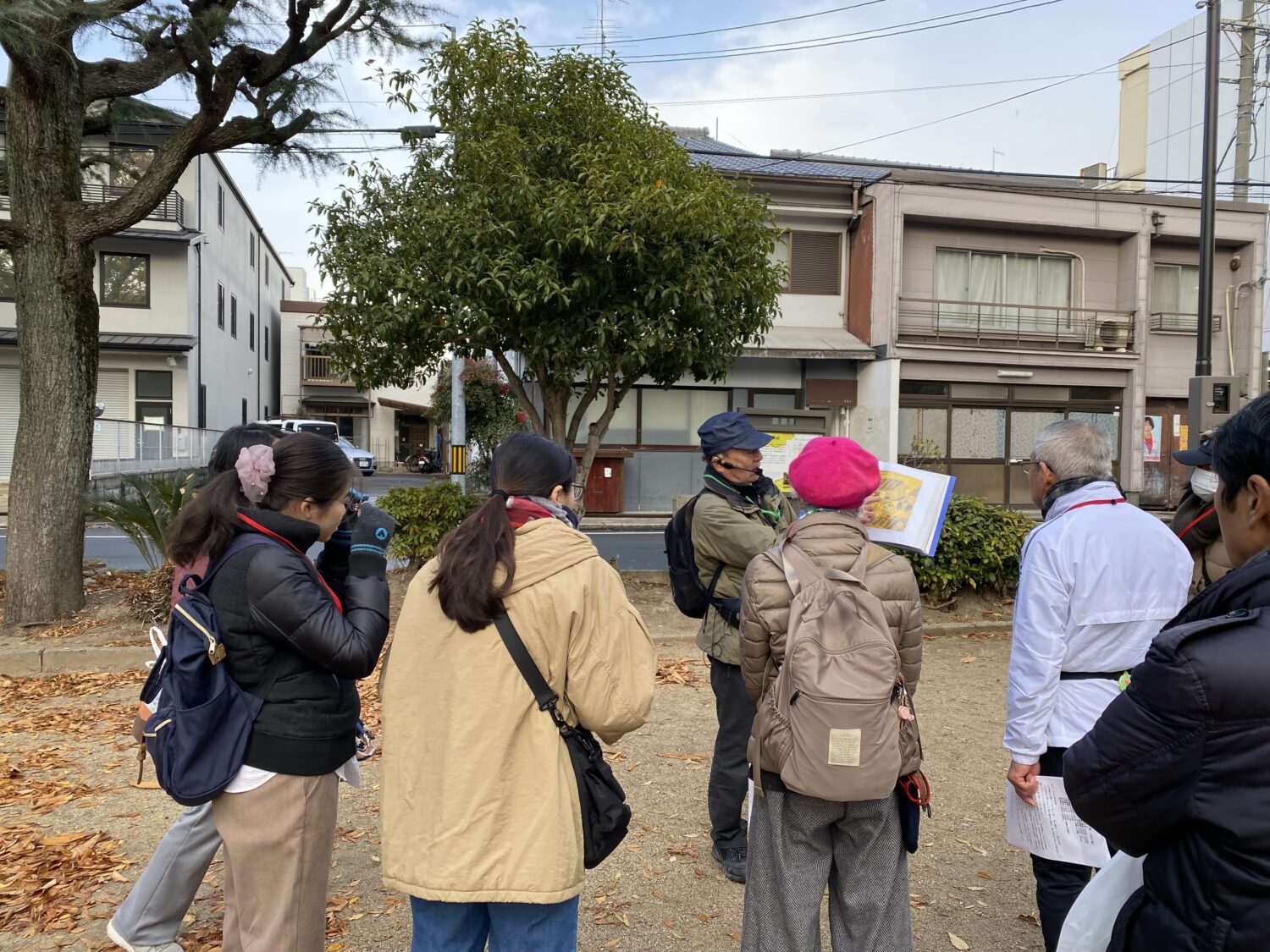 小川児童公園　「東陣ゆかりの地」の説明板があります