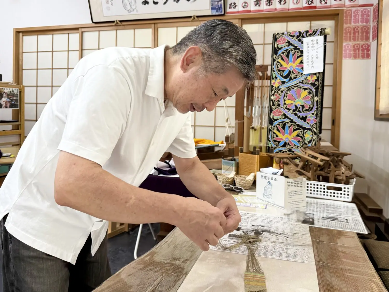 ミニチュア用のつづれ織を見せてくれました。