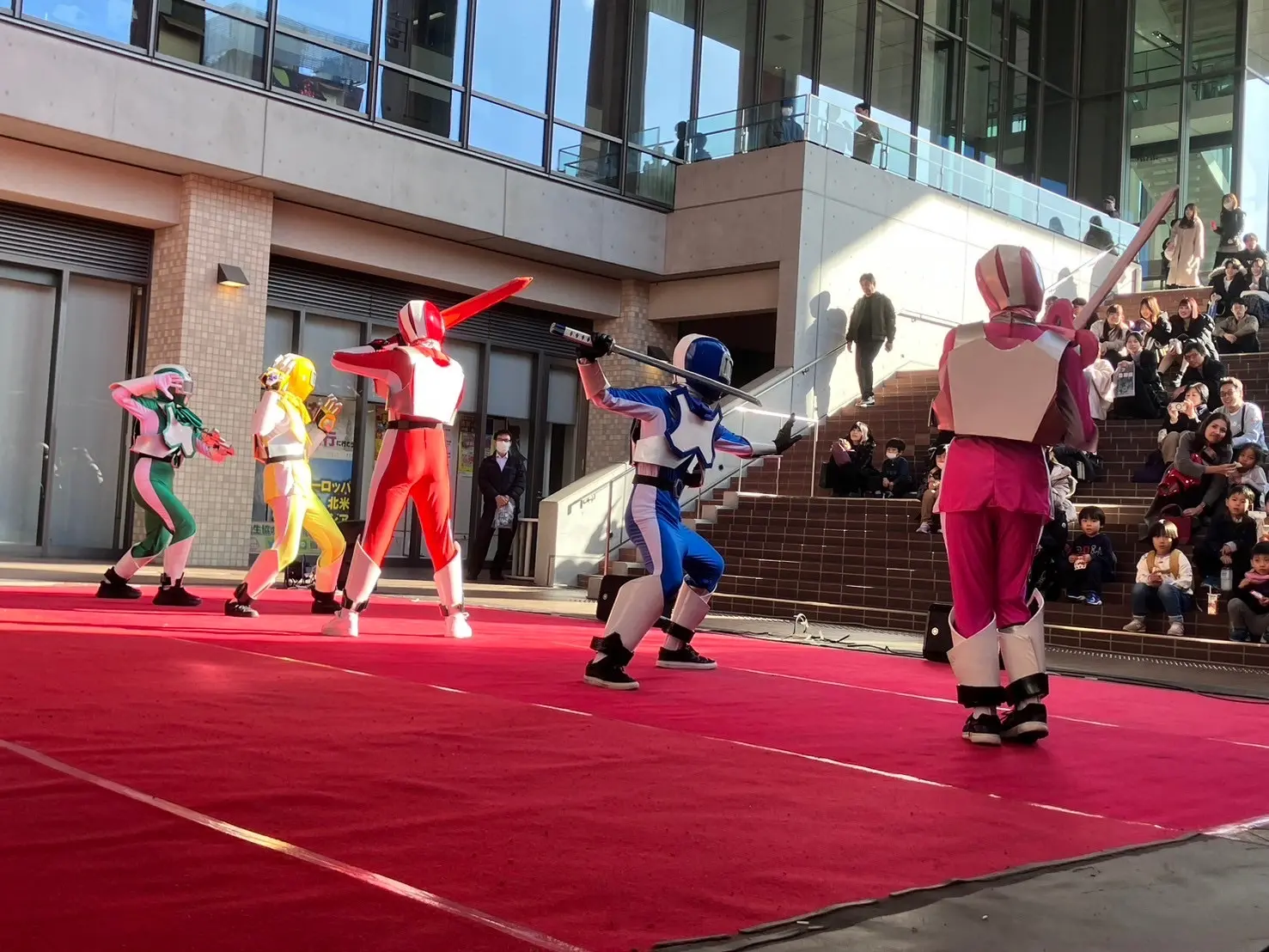 観客に無償の愛を注ぐヒーロー　〜同志社大学ヒーローショー同好会〜