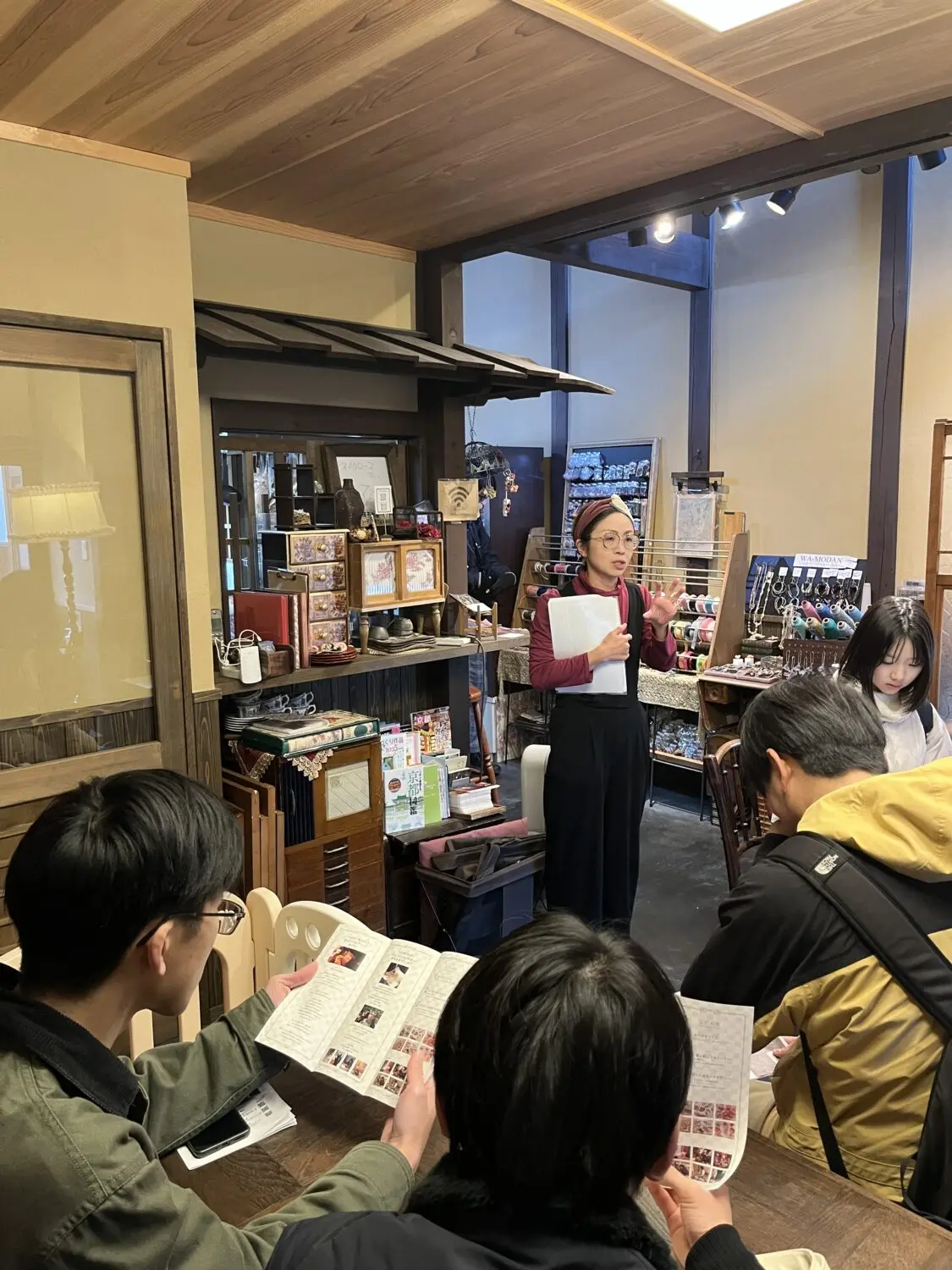 西陣ろおじでnaeclose(ネイクローズ)を運営する、アクセサリー作家の西紗苗さん