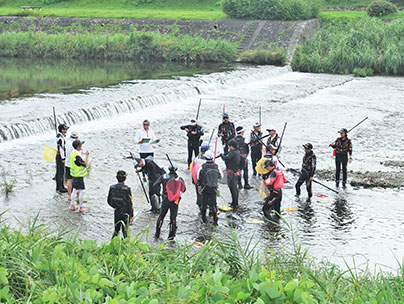 中間地点に集まる参加者