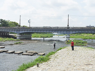 市バスやトラックが走る上京区で競技は行われた