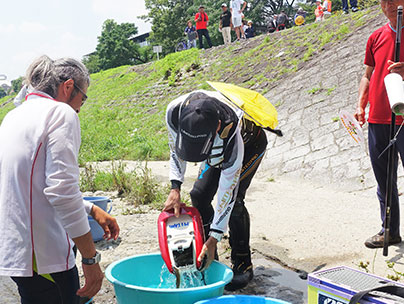検量ポイントに集合、釣った鮎をすべて出す