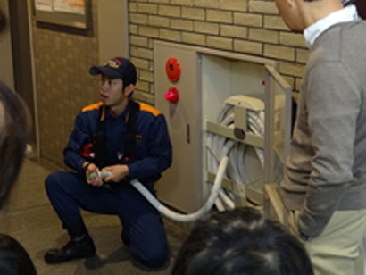 屋内消火栓設備の取扱いを説明
