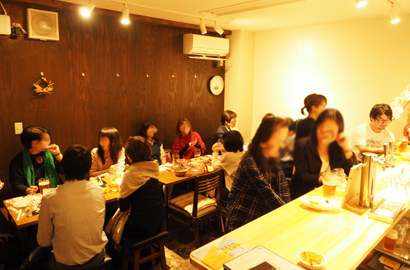 西陣麦酒醸造所店内（タップルーム）の様子