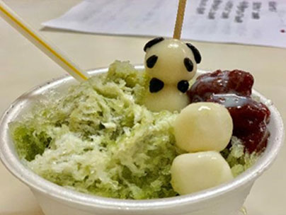 かき氷抹茶に練乳、白玉、あんこ、ぱんだんご