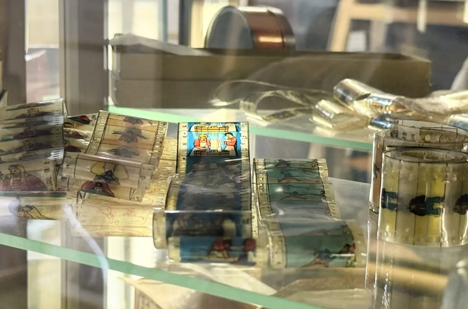 石販印刷でフィルムにプリントされたドイツ製Toy Film。今、イタリアでこのフィルムのアーカイブが進められています。