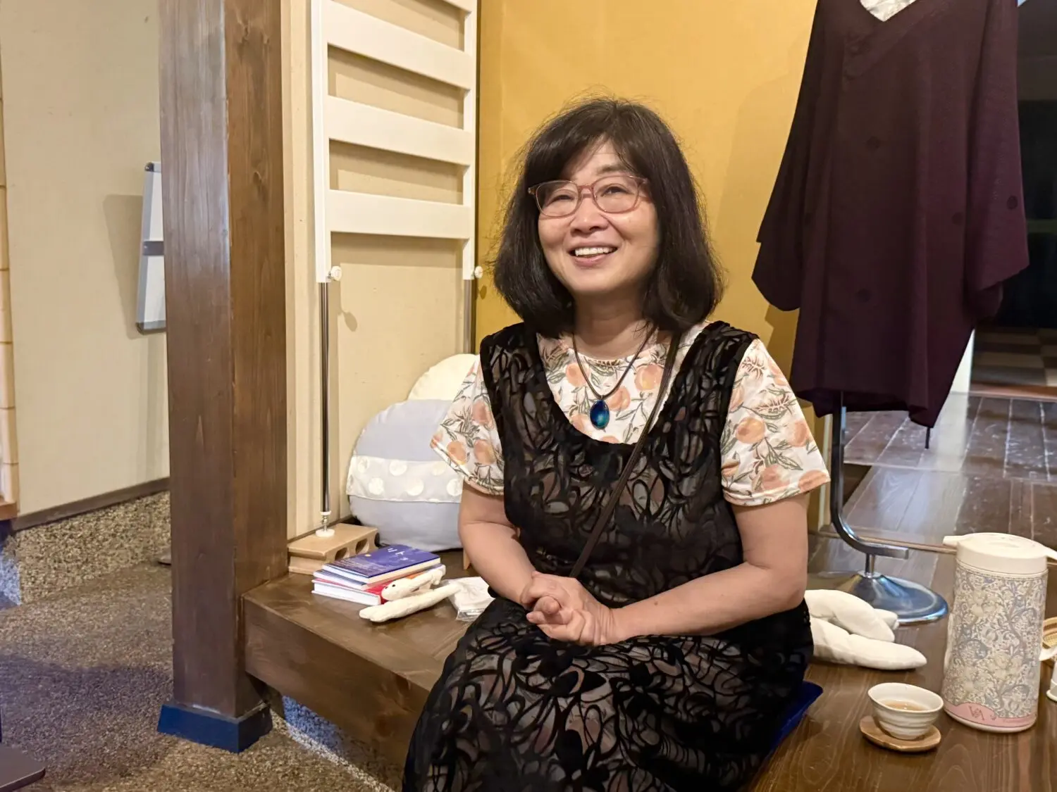 天鵞絨の由来を丁寧に説明されている杣裕美さん